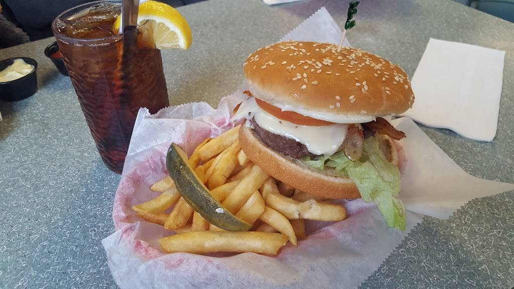 Papertown Dairy Bar & Restaurant | restaurant | 267 N Main St, Spring Grove, PA 17362, USA | 7172251542 OR +1 717-225-1542