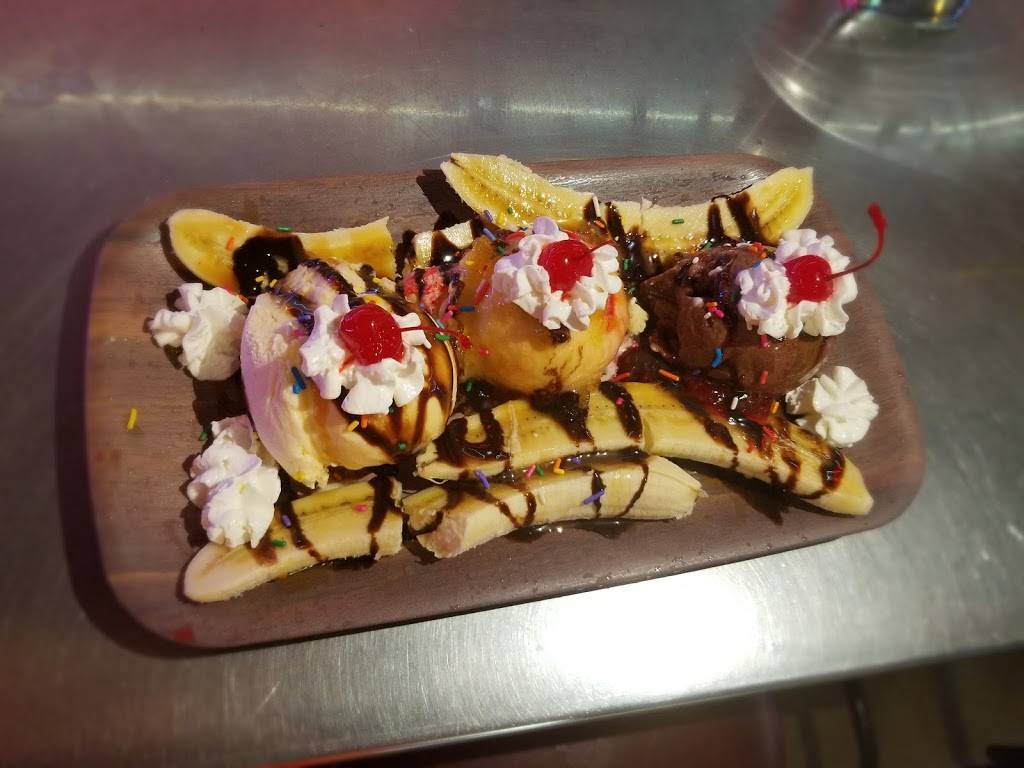 Buckets Burgers & Beer Garden | restaurant | 2014 S WW White Rd, San Antonio, TX 78222, USA | 2102512232 OR +1 210-251-2232