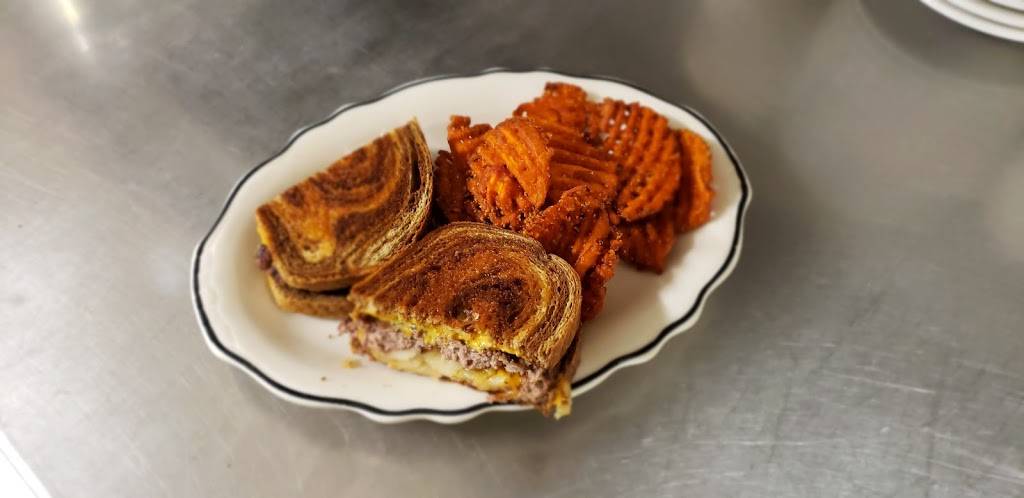 Jessicas Family Restaurant | restaurant | 140 W Main St, Whitewater, WI 53190, USA | 2624739890 OR +1 262-473-9890