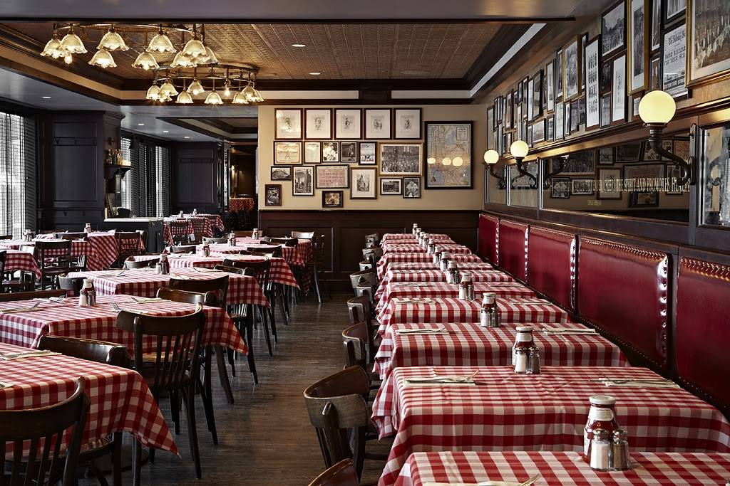 P.J. Clarkes | restaurant | 250 Vesey St, New York, NY 10281, USA | 2122851500 OR +1 212-285-1500