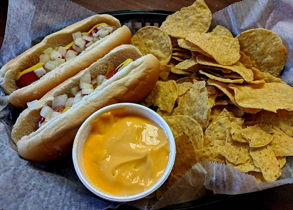 Flying Dogs | restaurant | 177 W 2nd St, Weston, WV 26452, USA | 3048847249 OR +1 304-884-7249