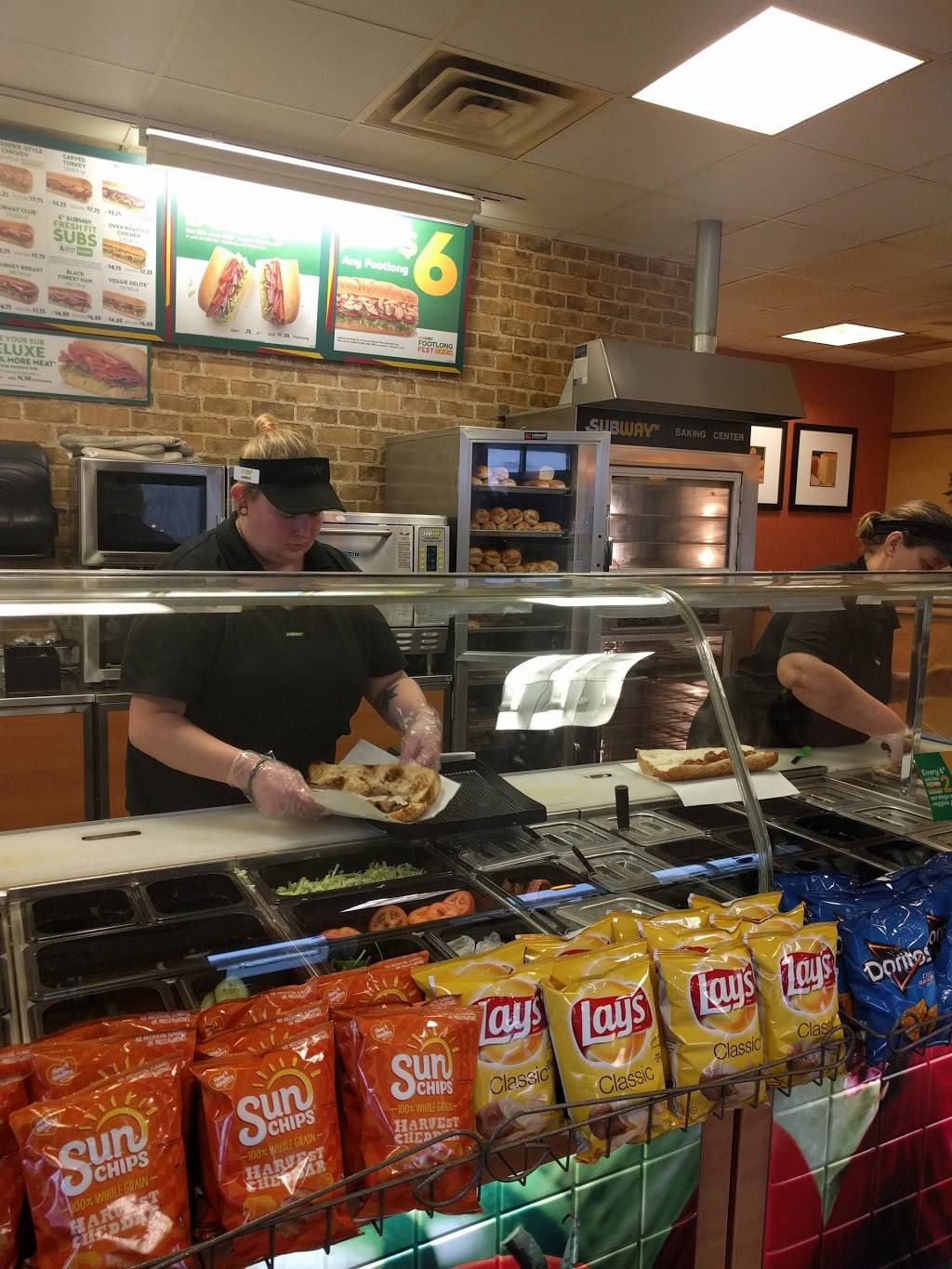 Subway | restaurant | 69045 M-62, Edwardsburg, MI 49112, USA | 2696638558 OR +1 269-663-8558