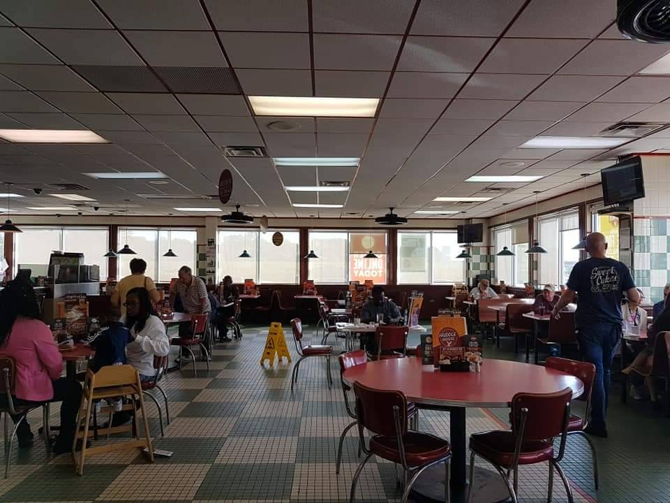 Huddle House | restaurant | 500 E Main St, Senatobia, MS 38668, USA | 6625605440 OR +1 662-560-5440