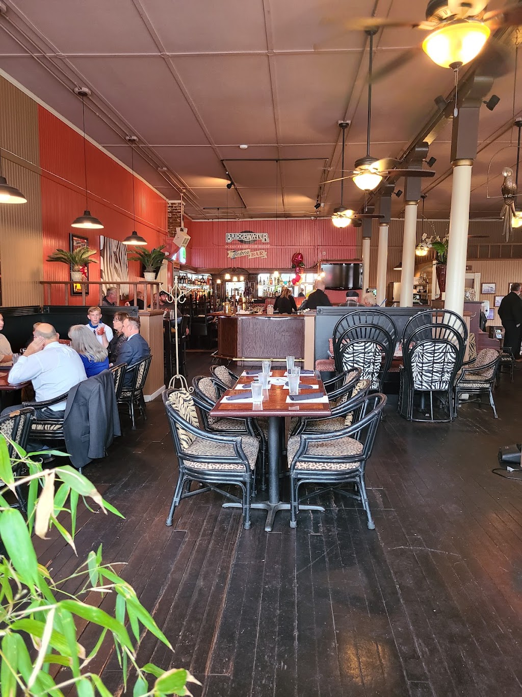 Bridgewater Fish House and Zebra Bar | restaurant | 1297 Bay St, Florence, OR 97439, USA | 5419971133 OR +1 541-997-1133