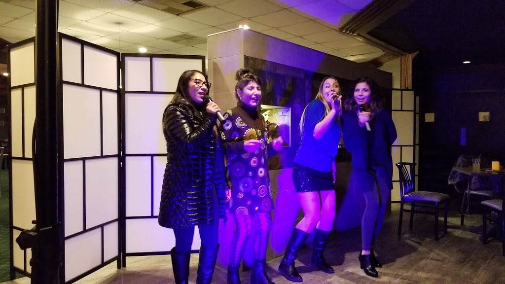 Siscos Tapas y Vino | restaurant | 300 Broadway Ave, Mattoon, IL 61938, USA | 2172348600 OR +1 217-234-8600