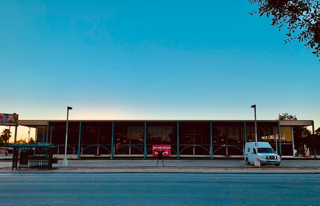 Lubys | restaurant | 911 N Main Ave, San Antonio, TX 78212, USA | 2102231911 OR +1 210-223-1911