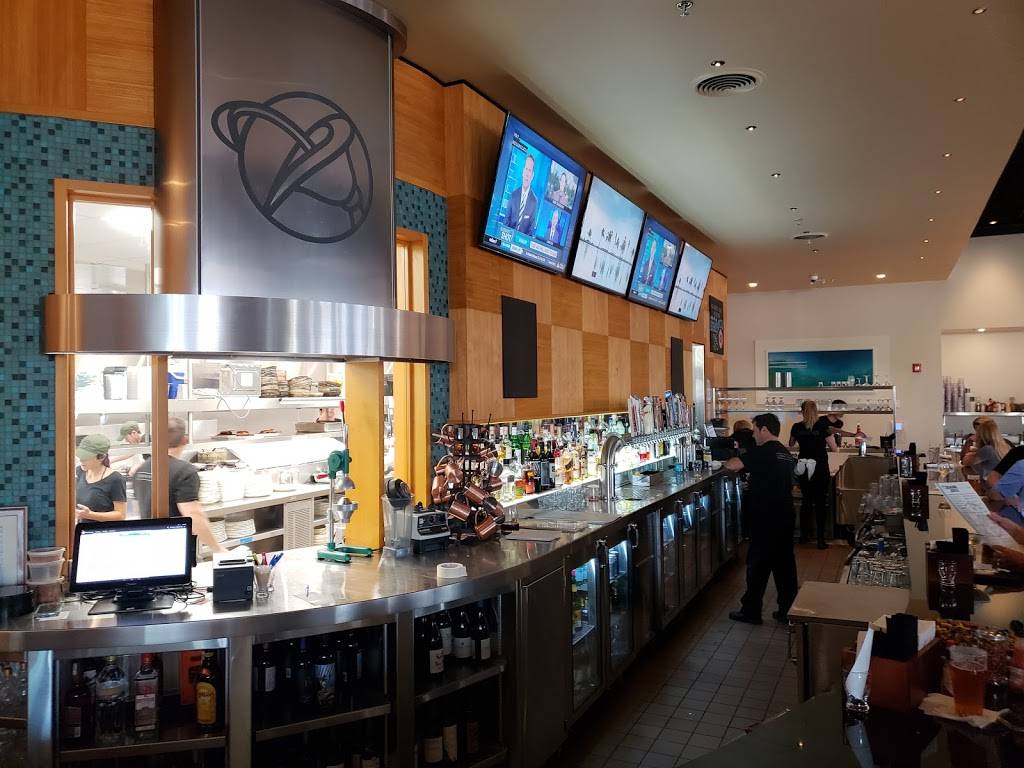 Highland House | restaurant | 2630 E Highland Rd, Highland Charter Twp, MI 48356, USA | 2488874161 OR +1 248-887-4161