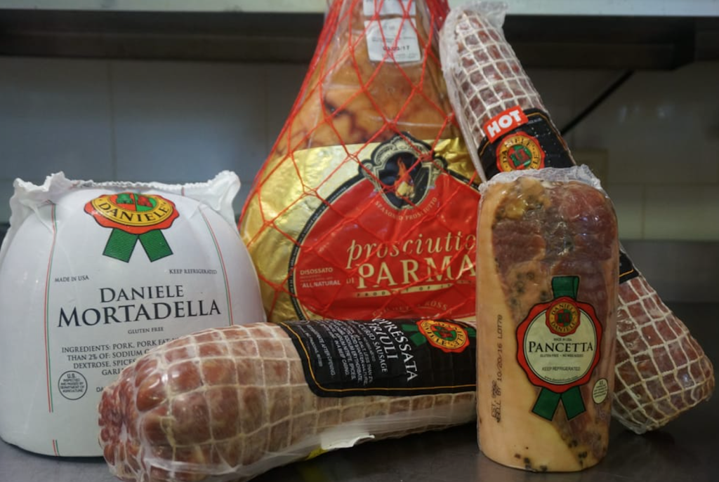 Scribanos Italian Market & Deli | restaurant | 302 MA-28, Harwich Port, MA 02646, USA | 7744087701 OR +1 774-408-7701