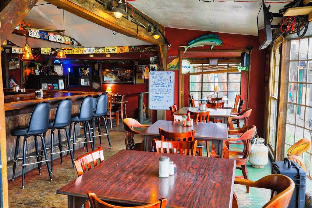 Gilhooleys Restaurant and Oyster Bar 18+ | restaurant | 222 9th St, San Leon, TX 77539, USA | 2813393813 OR +1 281-339-3813