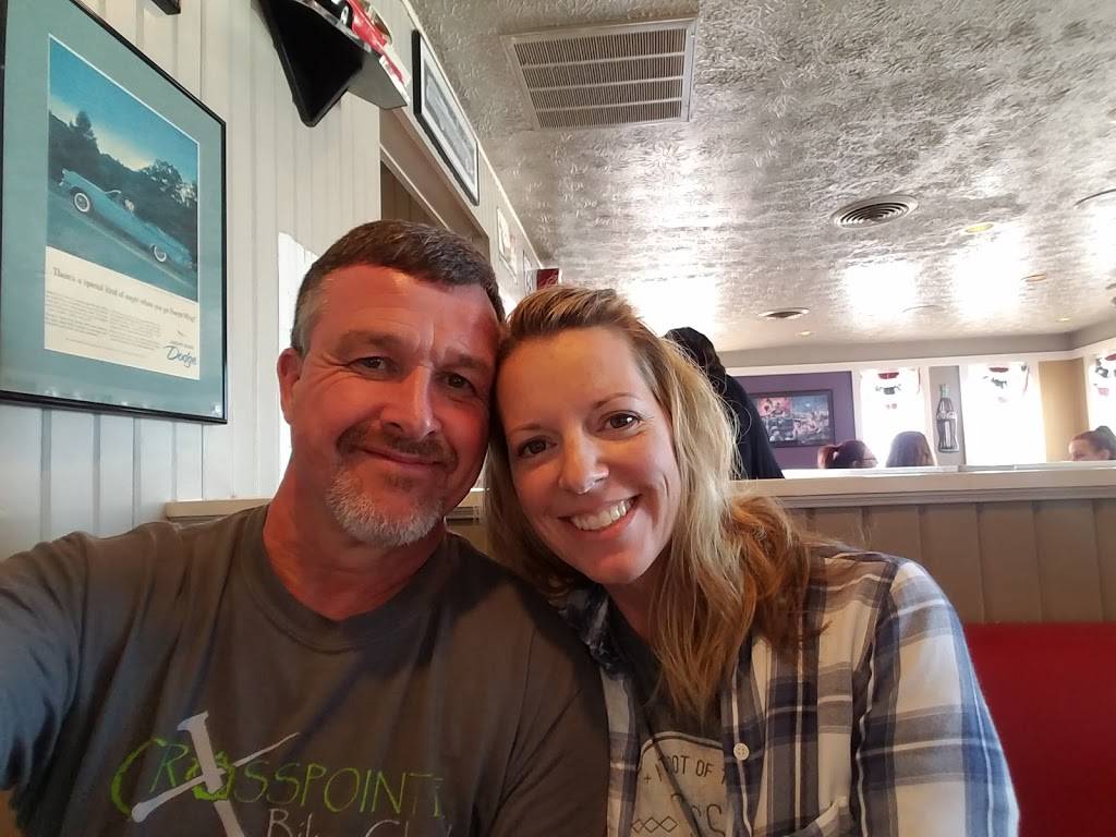 Chrome Grill | restaurant | 428 E 5th St, Connersville, IN 47331, USA | 7658259049 OR +1 765-825-9049