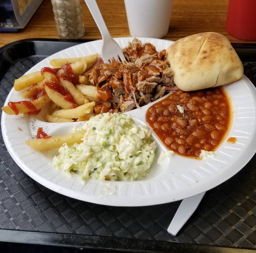Three Little Pigs Bar-B-Q | restaurant | 5145 Quince Rd, Memphis, TN 38117, USA | 9016857094 OR +1 901-685-7094