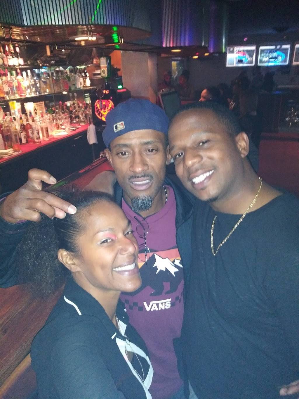 Champions Bar and Grill | restaurant | 8765 S Tacoma Way, Lakewood, WA 98499, USA | 2535823400 OR +1 253-582-3400