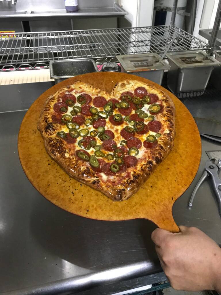 Gezzinys Pizza | restaurant | 38750 Trade Center Dr, Palmdale, CA 93551, USA | 6612663600 OR +1 661-266-3600