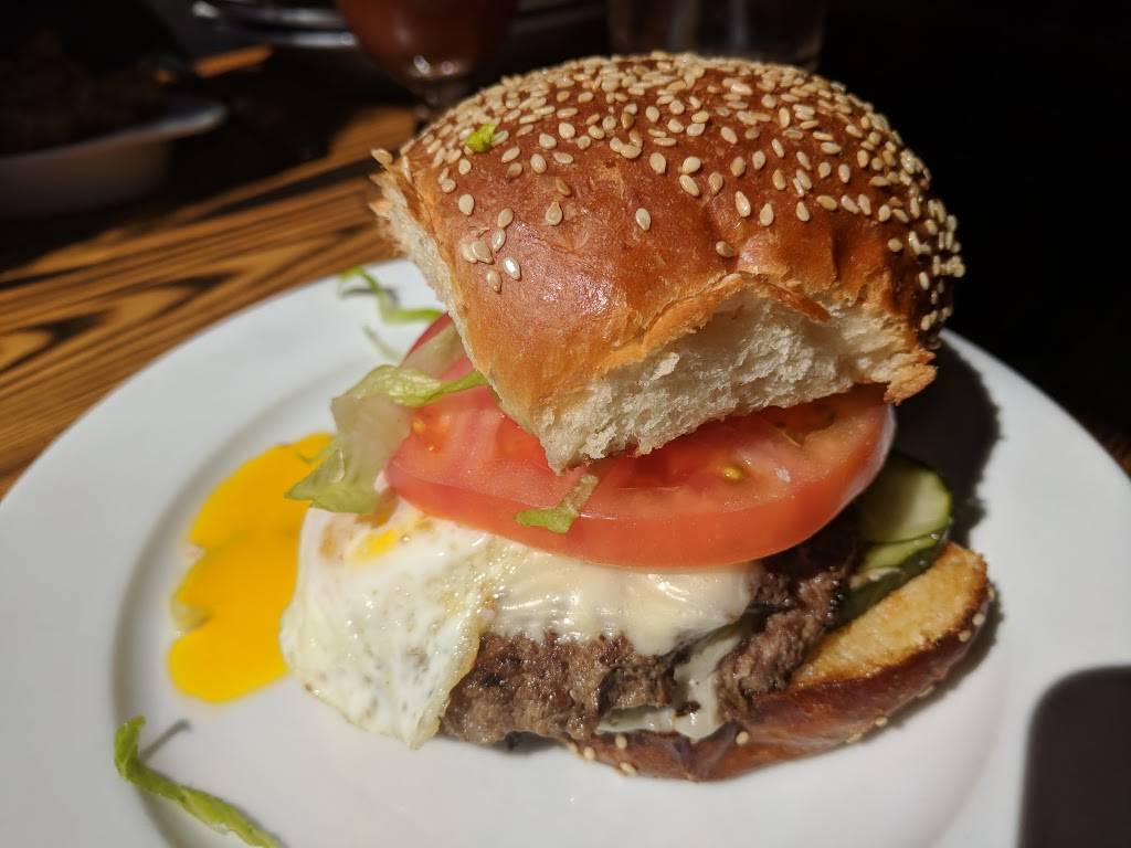 Blind Tiger Pub | restaurant | 36-38 Broad St, Charleston, SC 29403, USA | 8438726700 OR +1 843-872-6700