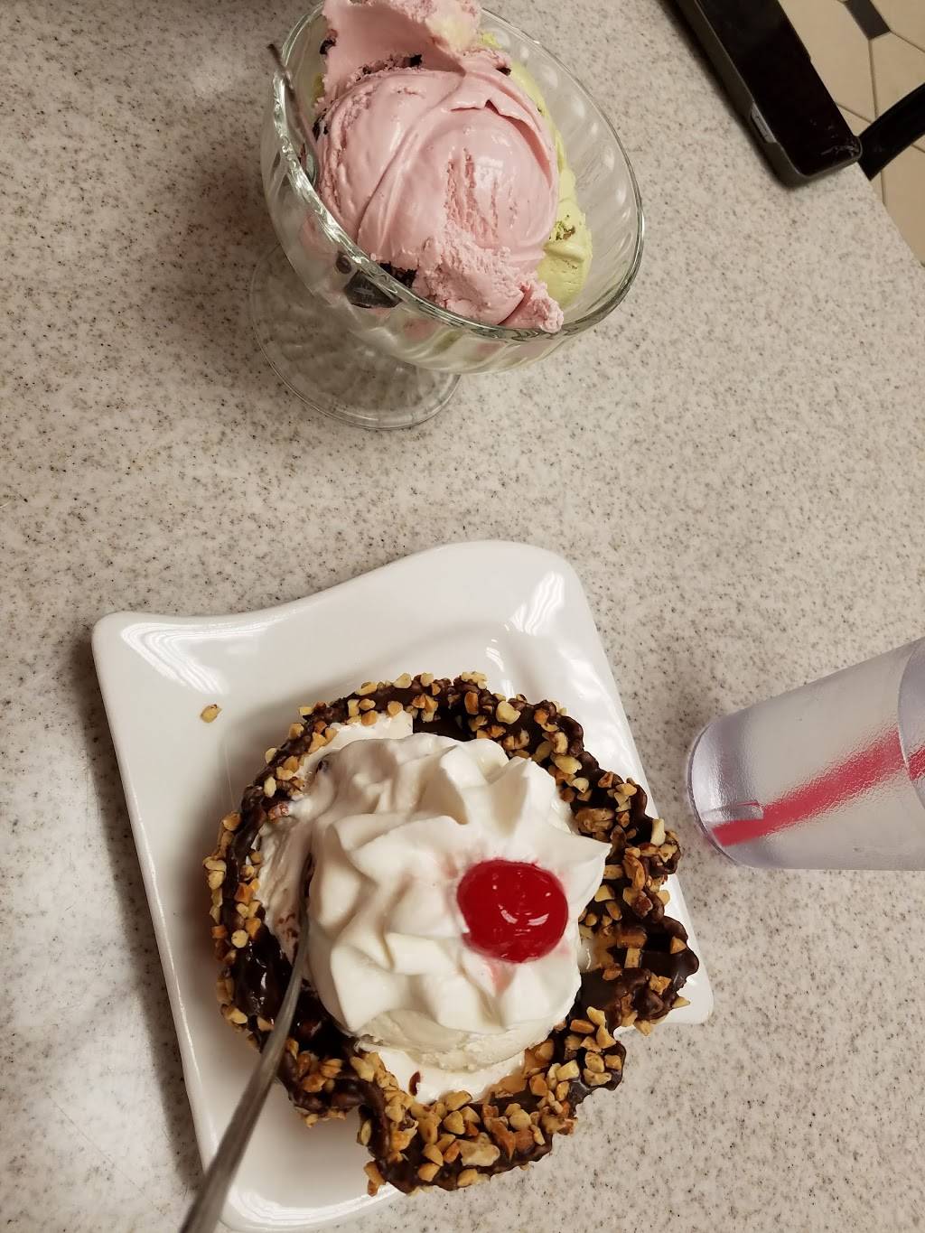 Oberweis Ice Cream and Dairy Store | restaurant | 60 Ogden Avenue Store #A-9, Downers Grove, IL 60515, USA | 6308101270 OR +1 630-810-1270