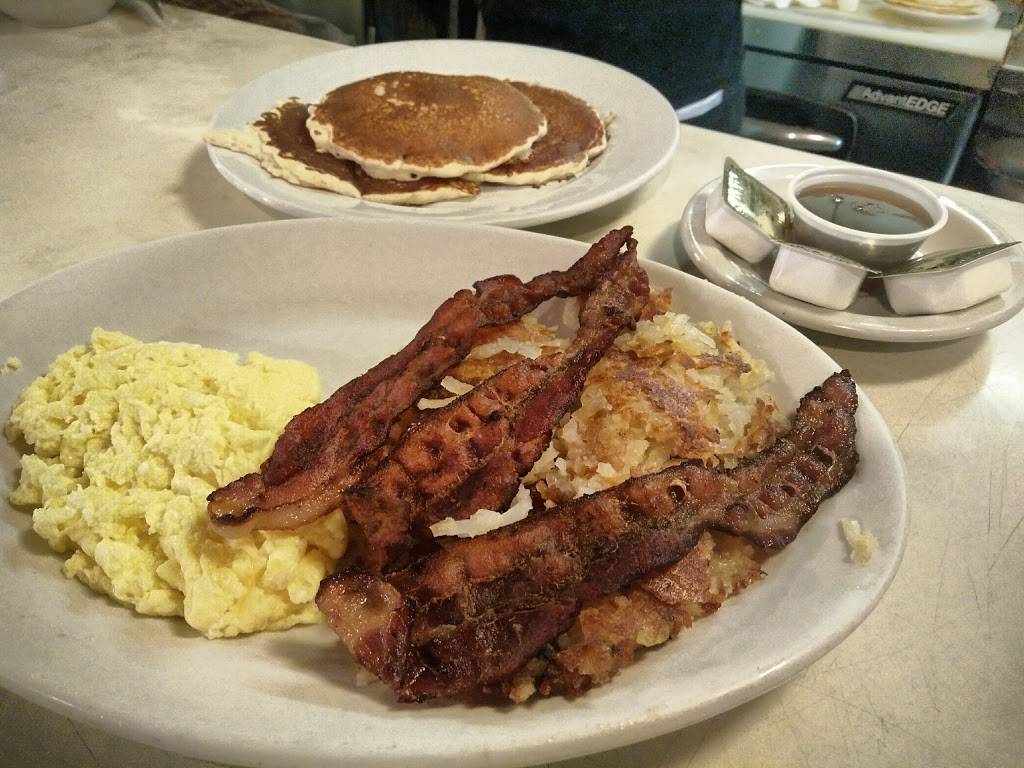 Freds Diner | restaurant | 225 Center St, Grayslake, IL 60030, USA | 8472239776 OR +1 847-223-9776