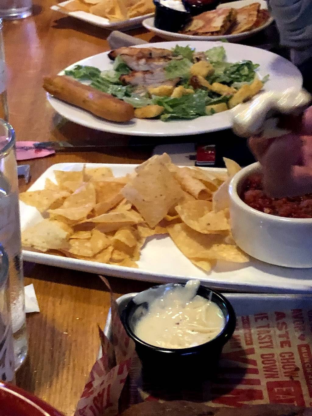 Applebees Grill + Bar | restaurant | 615 Washington Ave SE, Minneapolis, MN 55414, USA | 6123783740 OR +1 612-378-3740