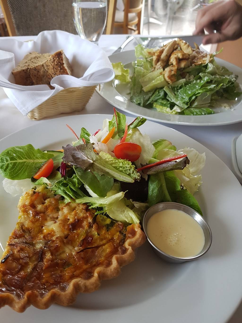 Chelsea | restaurant | 7 John St S, Mississauga, ON L5H 2E3, Canada | 9052714290 OR +1 905-271-4290