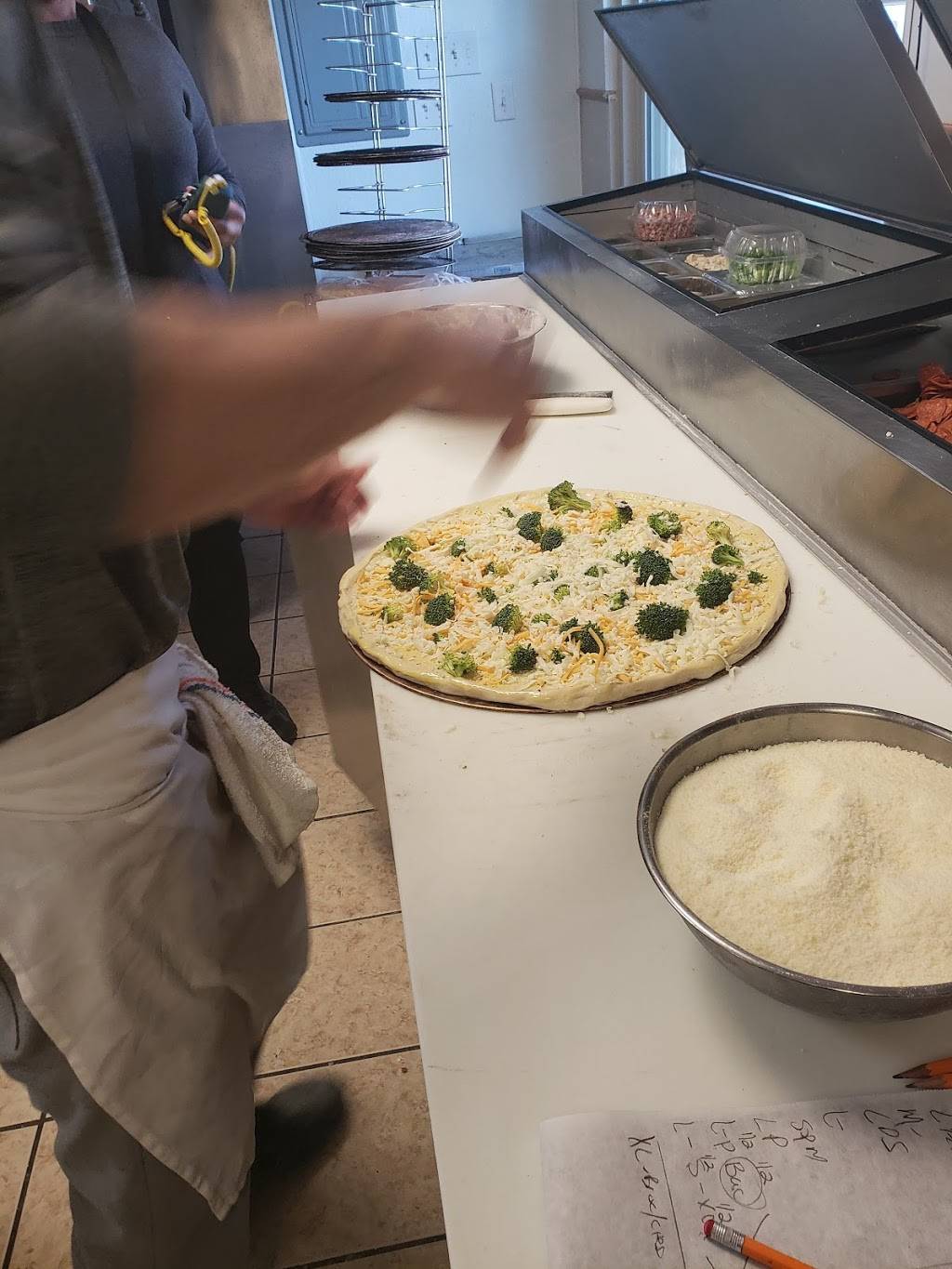 Veltres Pizza | restaurant | 1268 Brinton Rd, Pittsburgh, PA 15221, USA | 4122713244 OR +1 412-271-3244