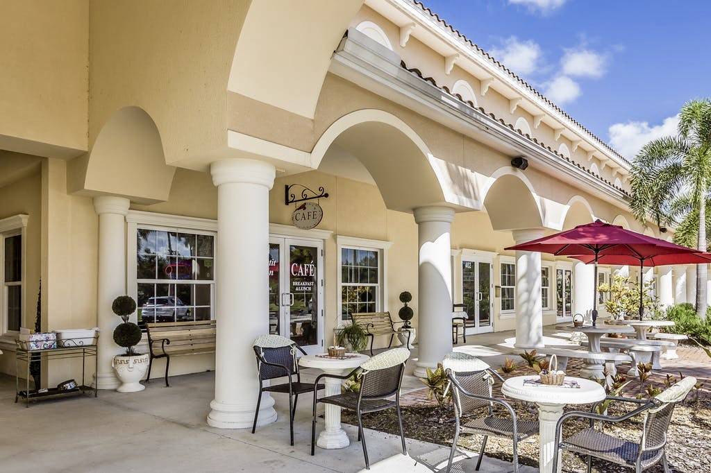 Le Petit Jardin Cafe | restaurant | 1500 E Venice Ave #401, Venice, FL 34292, USA | 9412443231 OR +1 941-244-3231