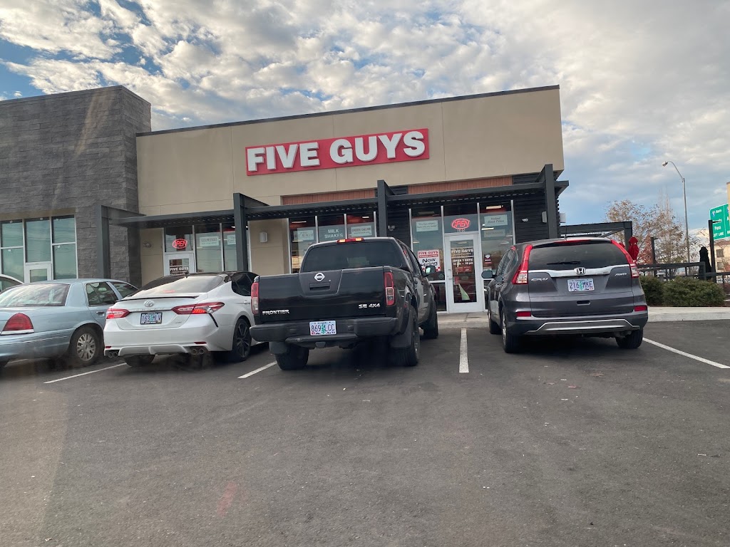 Five Guys | meal takeaway | 1421 Center Dr, Medford, OR 97501, USA | 5418164232 OR +1 541-816-4232