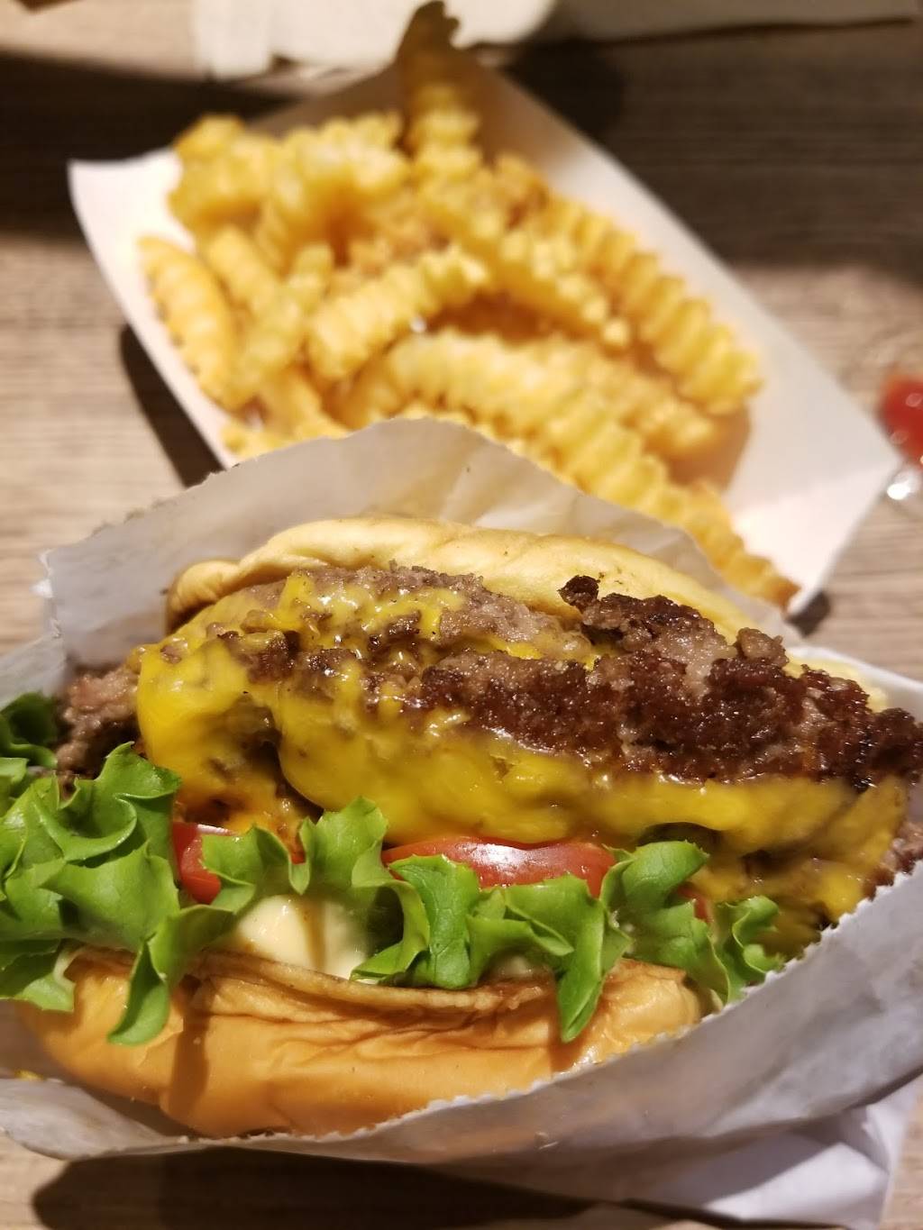 Shake Shack | restaurant | 660 Woodward Ave, Detroit, MI 48226, USA | 3136720501 OR +1 313-672-0501