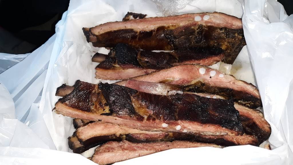 Wilsons BBQ | restaurant | 6513 Brentwood Stair Rd, Fort Worth, TX 76112, USA | 6822132343 OR +1 682-213-2343