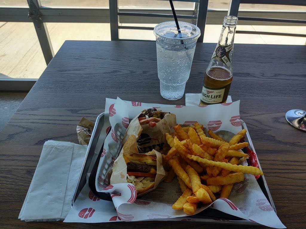 Savvy Sliders | restaurant | 31270 Groesbeck Hwy, Corner of Groesbeck and, Utica Rd, Fraser, MI 48026, USA | 5865250000 OR +1 586-525-0000