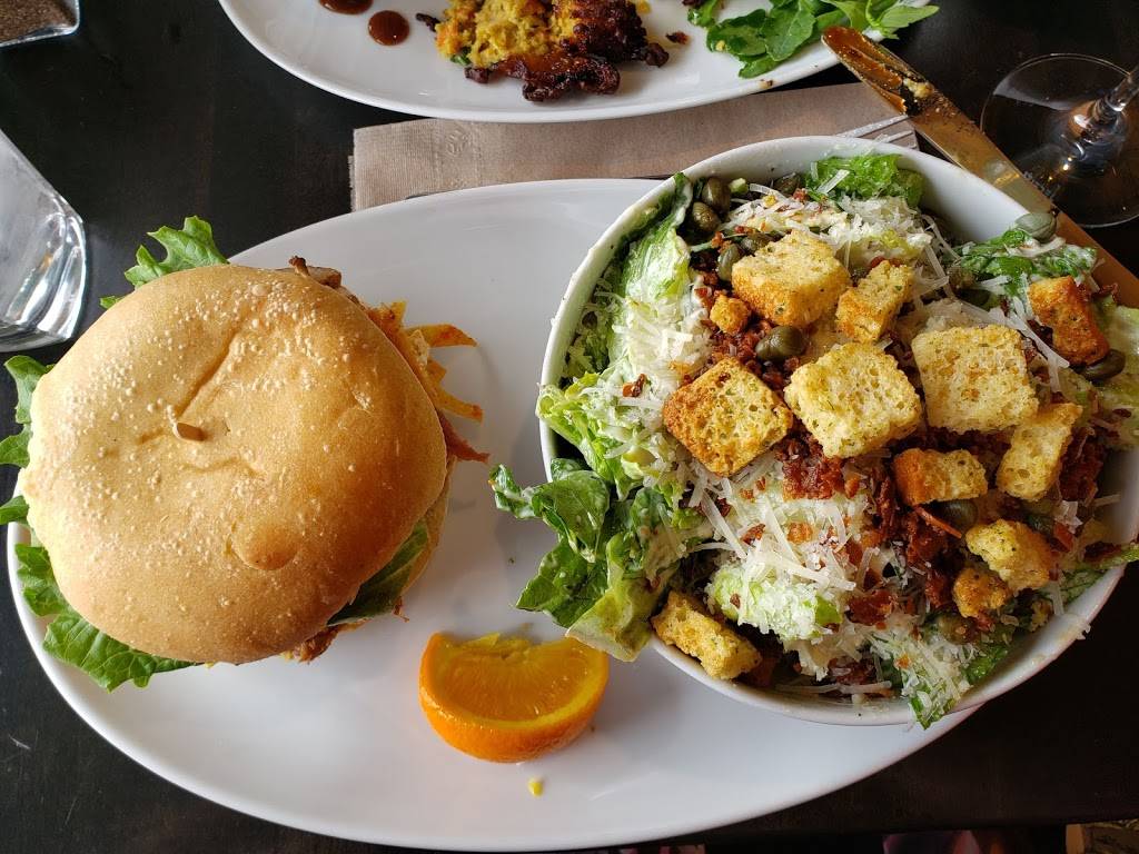 Chez Victor | restaurant | 5050 Boulevard Wilfrid-Hamel Local 400, Québec, QC G2E 5X5, Canada | 4186518187 OR +1 418-651-8187