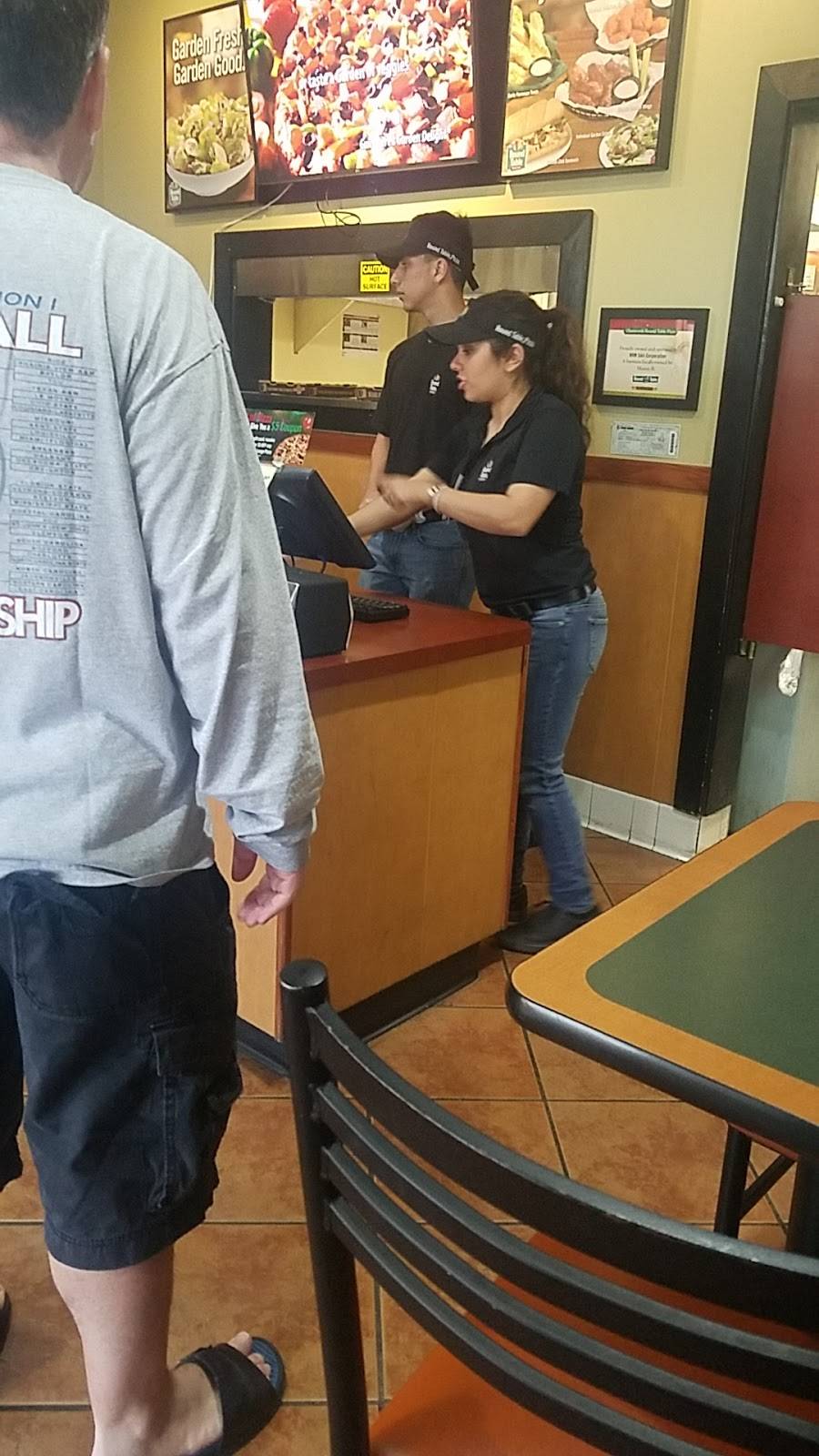 Round Table Pizza | meal delivery | 20519 Devonshire St, Chatsworth, CA 91311, USA | 8183499222 OR +1 818-349-9222