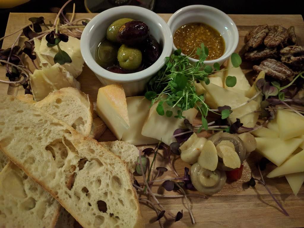 Amandalas Restaurant | restaurant | 375 Water St, Peterborough, ON K9H 3L7, Canada | 7057499090 OR +1 705-749-9090