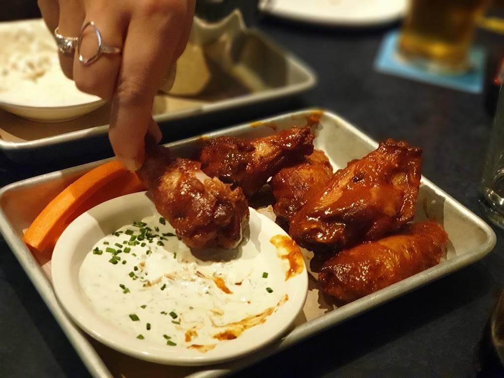 Blue Smoke | restaurant | 255 Vesey St, New York, NY 10282, USA | 2128892005 OR +1 212-889-2005