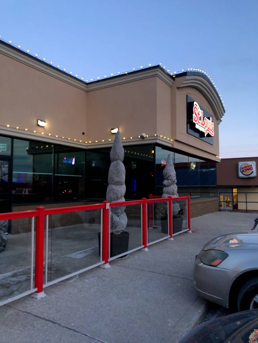 St. Louis Bar & Grill | restaurant | 6485 Mississauga Rd, Mississauga, ON L5N 1A6, Canada | 9059979464 OR +1 905-997-9464