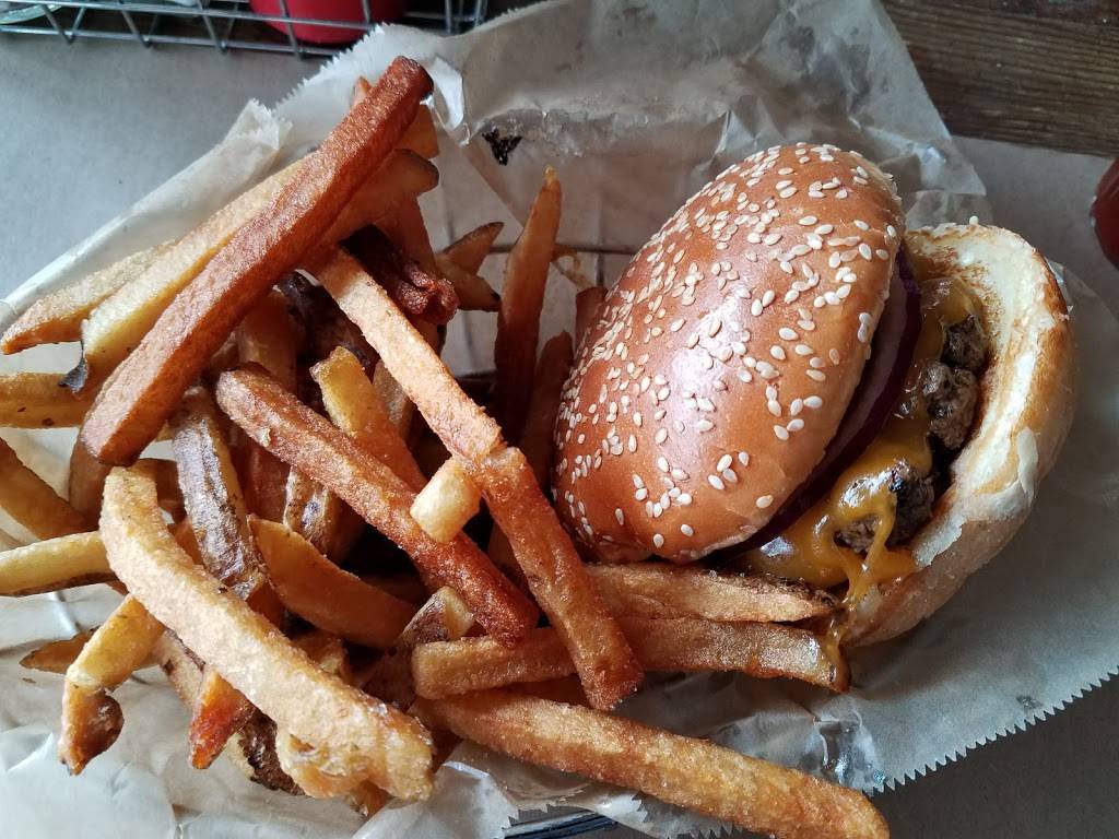 Farm Burger South Asheville | restaurant | 1831 Hendersonville Rd #100, Asheville, NC 28803, USA | 8285752393 OR +1 828-575-2393