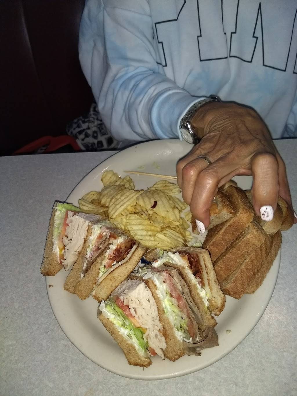 Jacks Place | restaurant | 406 Main St, Rising Sun, IN 47040, USA | 8124384936 OR +1 812-438-4936