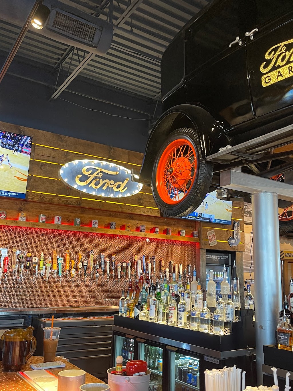 Fords Garage Florence | restaurant | 4911 Houston Rd, Florence, KY 41042, USA | 8595353673 OR +1 859-535-3673