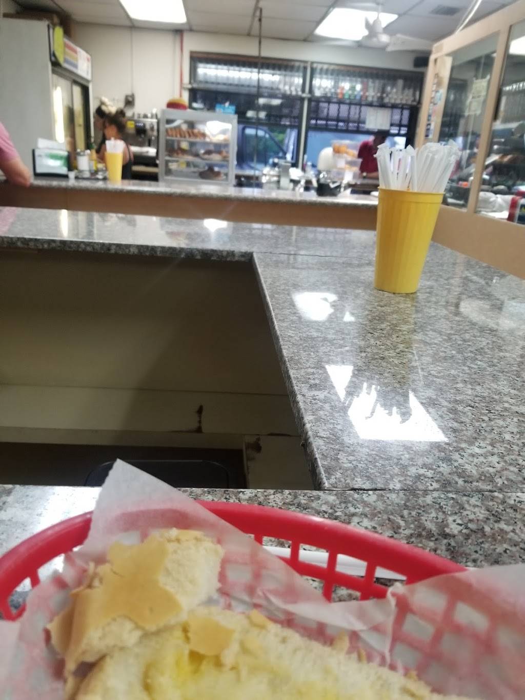 Los Parados Cafeteria | restaurant | 5394 NW 72nd Ave, Miami, FL 33166, USA | 3058841378 OR +1 305-884-1378