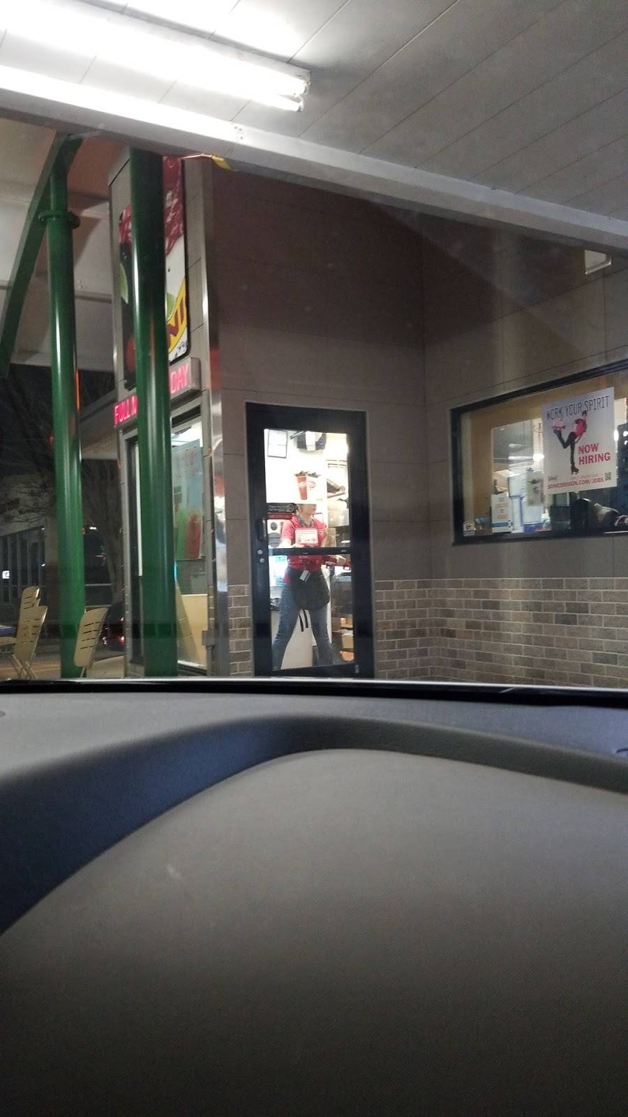 Sonic Drive-In | restaurant | 4305 Hixson Pike, Chattanooga, TN 37415, USA | 4238760304 OR +1 423-876-0304