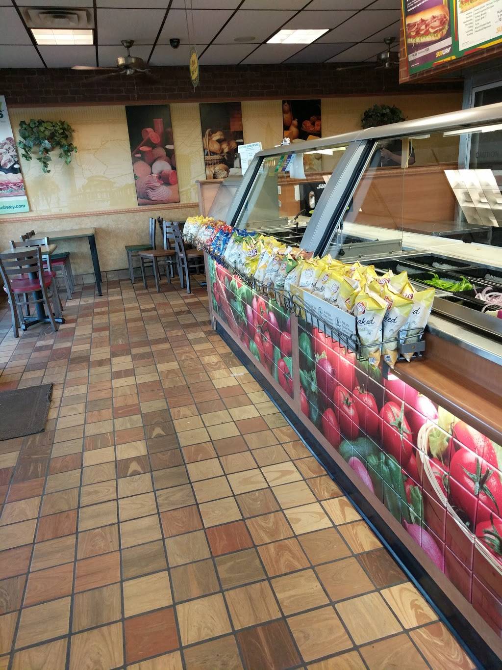Subway | restaurant | 2868 Washtenaw Ave, Ypsilanti, MI 48197, USA | 7345724200 OR +1 734-572-4200