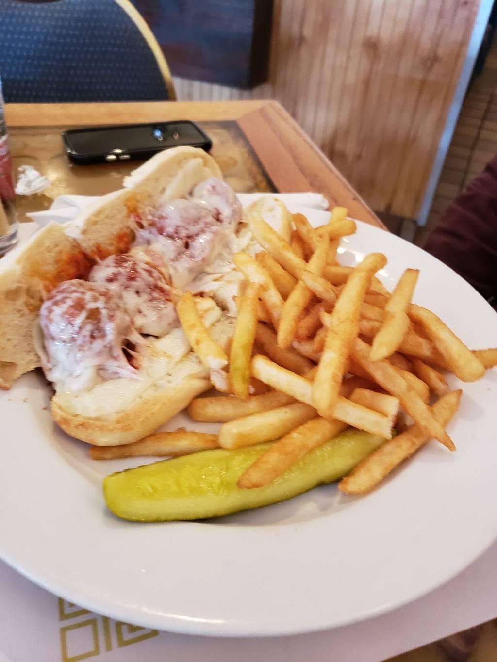 Primo Family Restaurant | restaurant | 1636 Belle View Blvd, Alexandria, VA 22307, USA | 7037656891 OR +1 703-765-6891