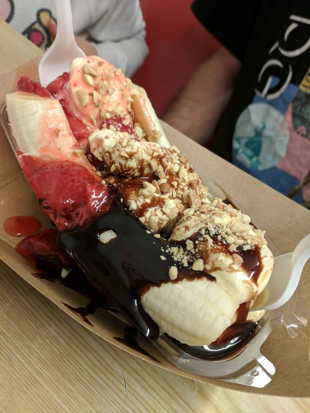 Fosters Freeze | restaurant | 418 W Foothill Blvd, Glendora, CA 91740, USA | 6263359413 OR +1 626-335-9413