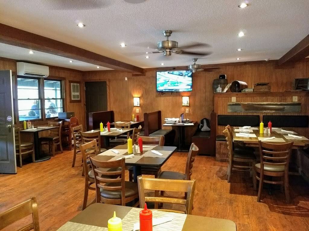Lakes End Cafe & Grill and Marina | restaurant | 17838 Wayah Rd, Topton, NC 28781, USA | 8283213000 OR +1 828-321-3000