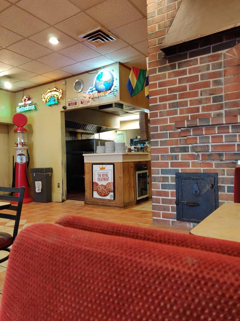 Round Table Pizza | meal delivery | 3567 Geary Blvd, San Francisco, CA 94118, USA | 4153875054 OR +1 415-387-5054