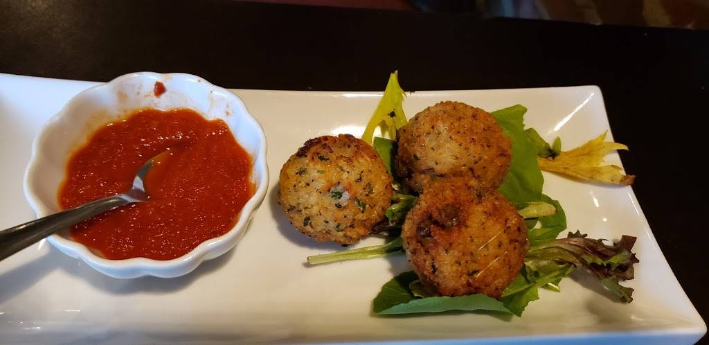 Enzos Trattoria | restaurant | 1063 Erie St E, Windsor, ON N9A 3Z2, Canada | 5192546213 OR +1 519-254-6213