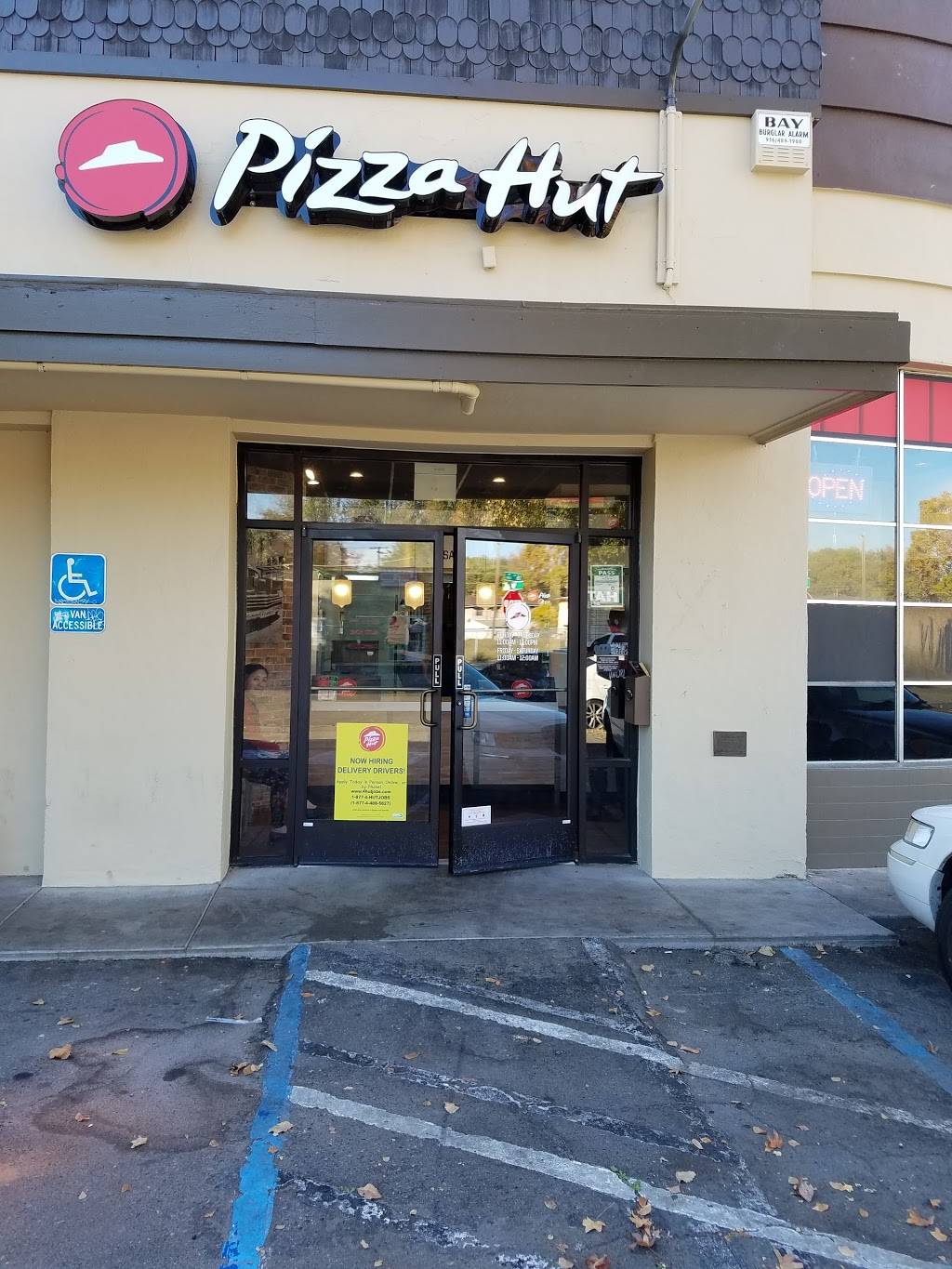 Pizza Hut | restaurant | 2200 16th St, Sacramento, CA 95818, USA | 9164469200 OR +1 916-446-9200