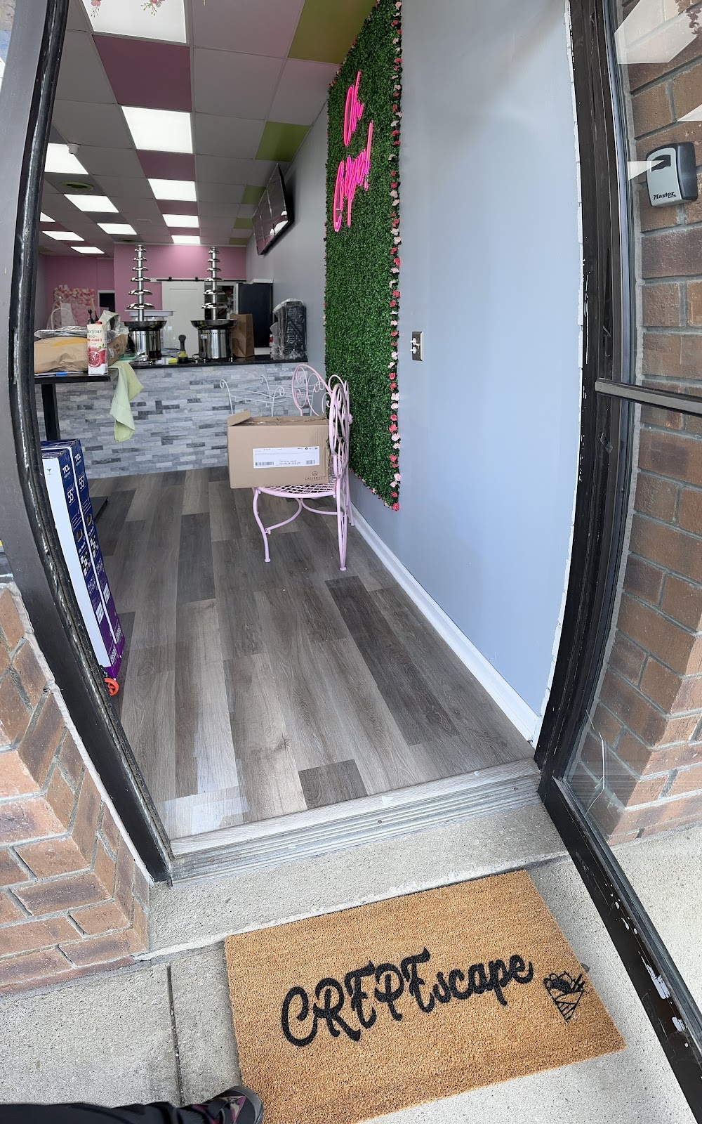 CREPEscape | restaurant | 26731 Brookpark Ext, North Olmsted, OH 44070, USA | 4402228902 OR +1 440-222-8902