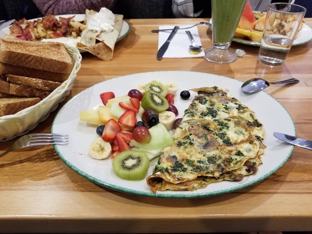 Cora Breakfast and Lunch | restaurant | 35 Harvard Rd, Guelph, ON N1G 3A2, Canada | 5197632844 OR +1 519-763-2844