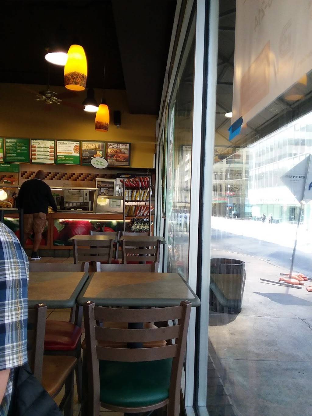 Subway Restaurants | restaurant | 1, The Davis Building, 1302 Elm St, Dallas, TX 75201, USA | 2147471088 OR +1 214-747-1088