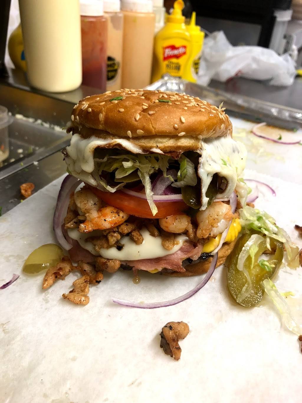 Wichos burger | restaurant | Detroit, MI 48209, USA | 3137668082 OR +1 313-766-8082