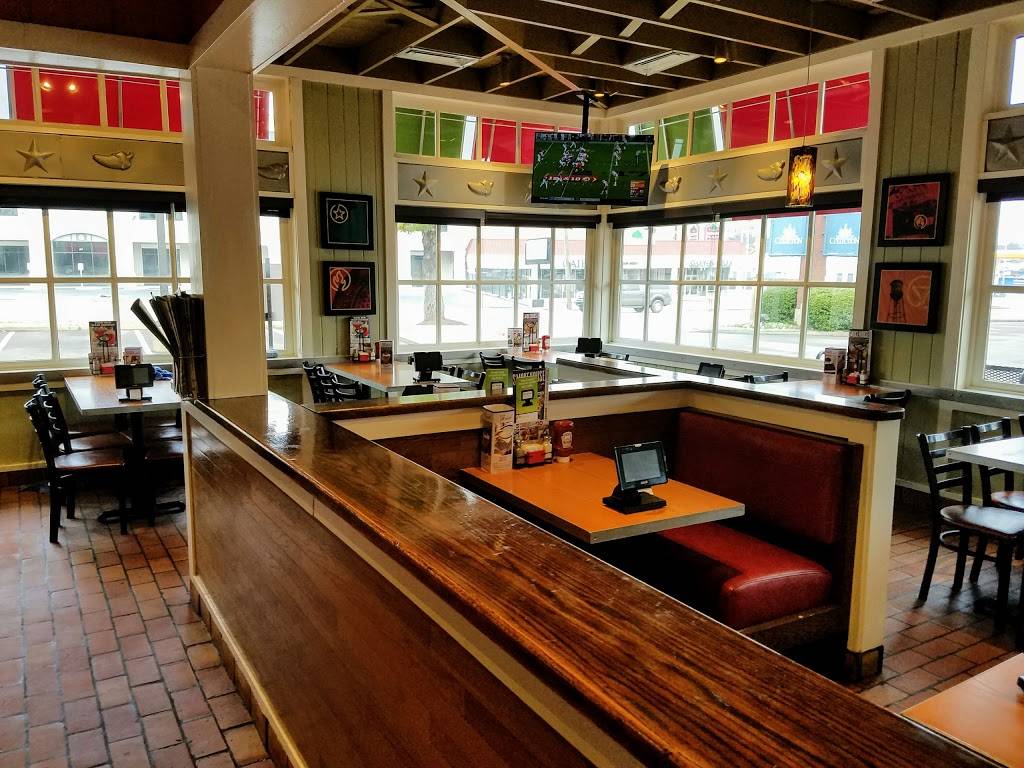 Chilis Grill & Bar | restaurant | 4609 Poplar Ave, Memphis, TN 38117, USA | 9016852257 OR +1 901-685-2257